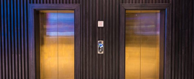 Porte ascensori in acciaio inox colorato, inox colorato per ascensori